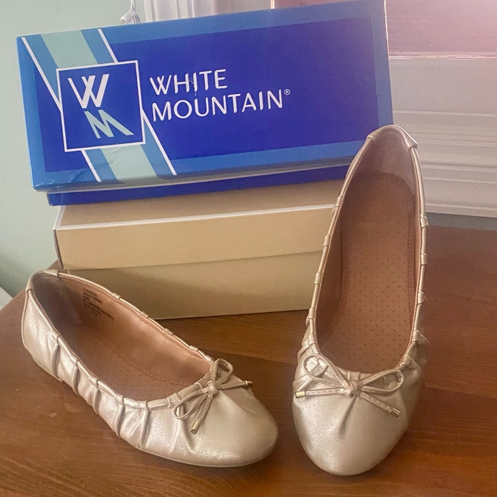 White Mountain Sakari Antique Gold Metallic Ruched Ballet Flats-Sz 8.5